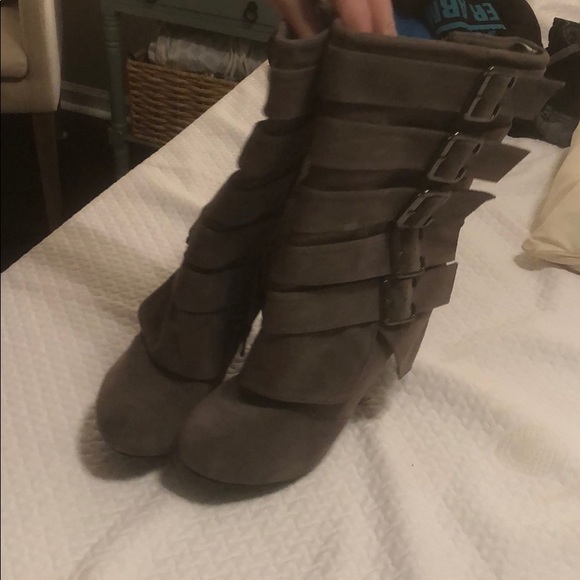 Shoes - Picture 3 of 3